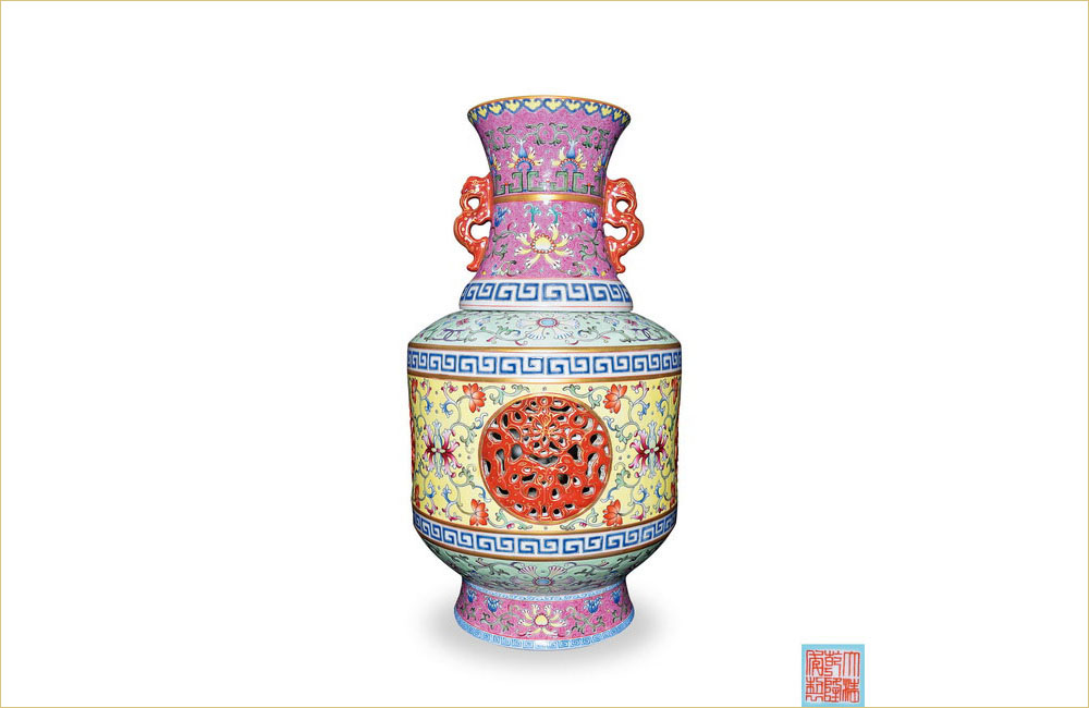 2025_02_0671 琺瑯彩花卉開窗鏤空轉心瓶 清乾隆